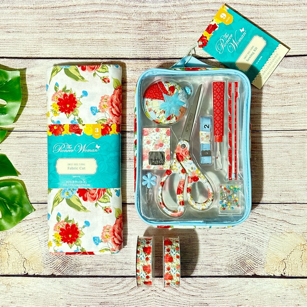 Pioneer Woman Sewing Kit & Fabric Sweet Rose NEW